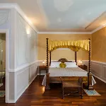 La Chandelle Отель 3*
